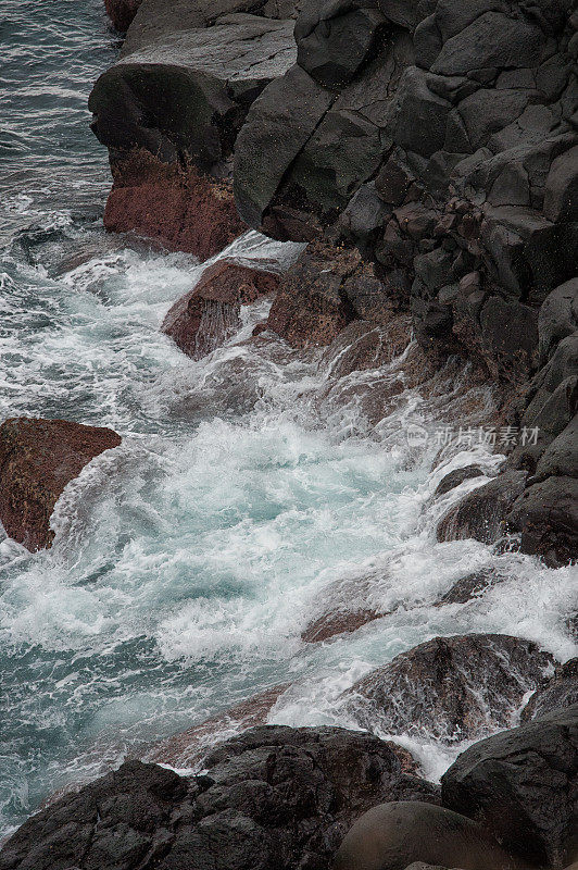 Breaking Waves，济州岛南原邑大昂海岸